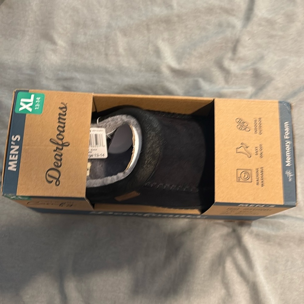 Men's Black Slip-On Slippers - Picture 12 of 12